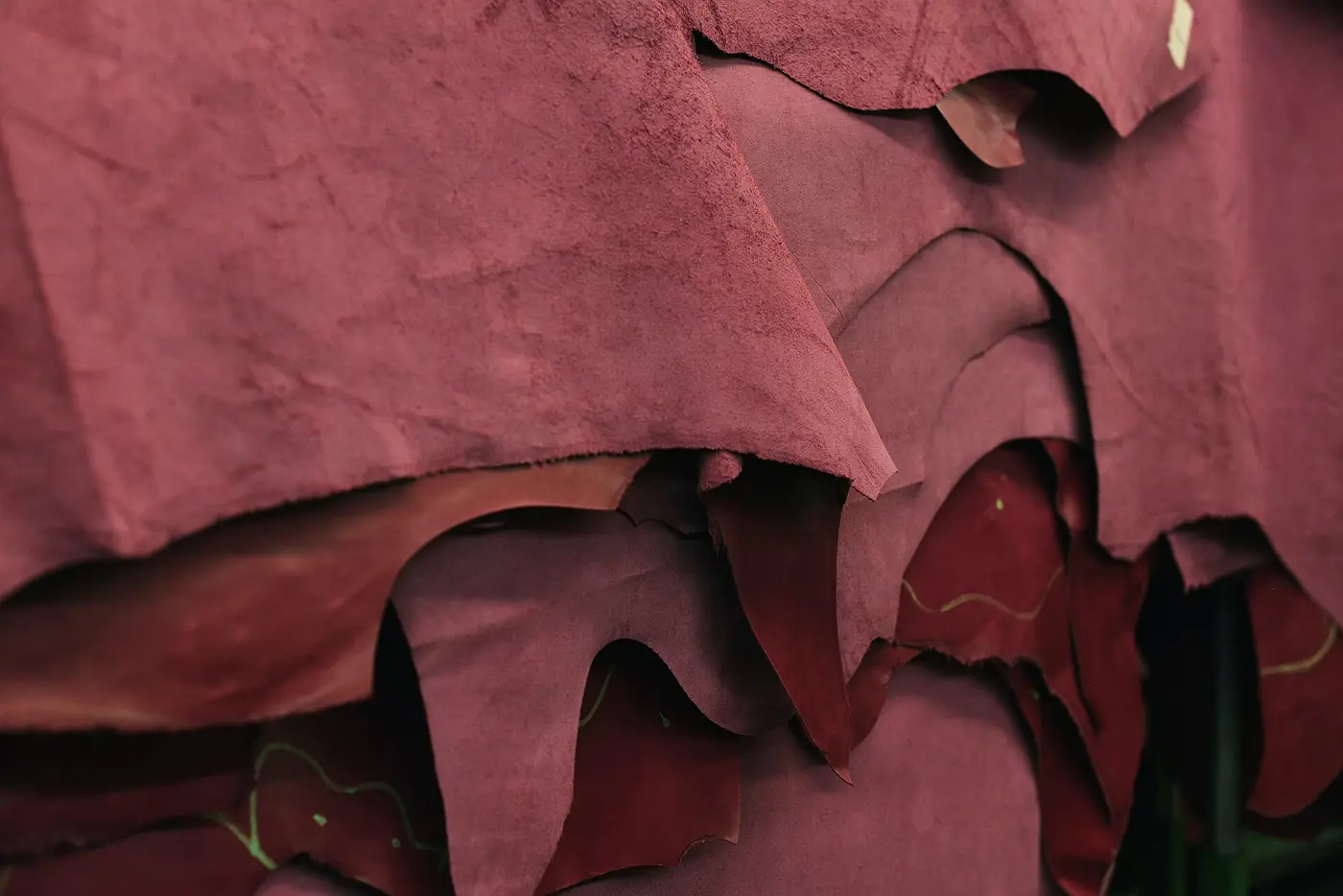 Peaux de cuir magenta